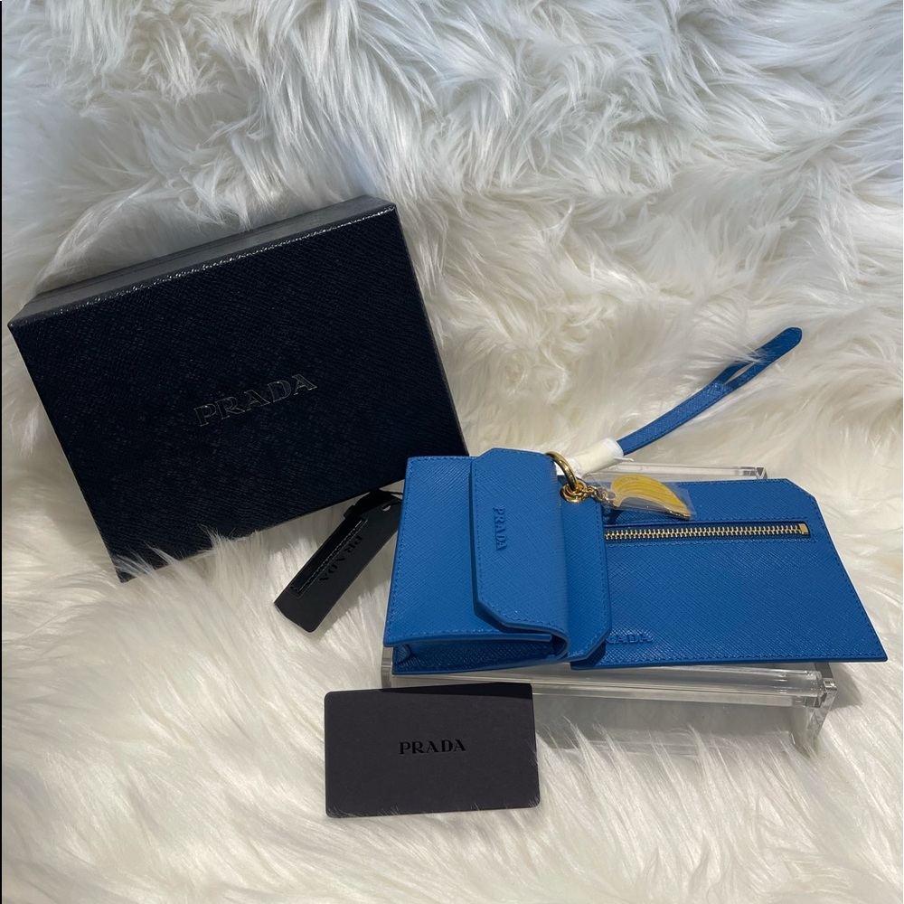 ❣️❣️SOLD❣️❣️Prada blue saffiano keychain/card case wallet - Picture 1 of 6